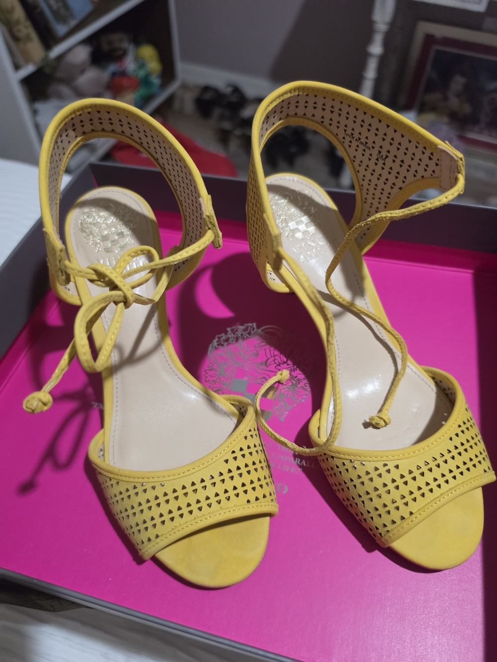 Vince Camuto Size 6M Women's Yellow Cutout Ankle-Tie Sandals Like New